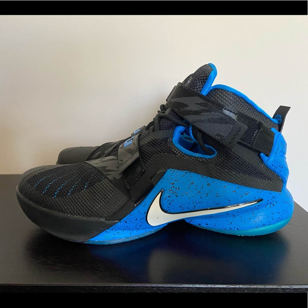 Men’s Nike Lebron Basketball Shoes